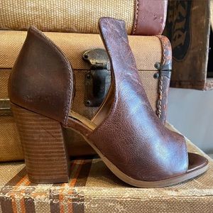 Diba True Ivy Road Peep Toe Bootie in Whiskey Leather Size 8